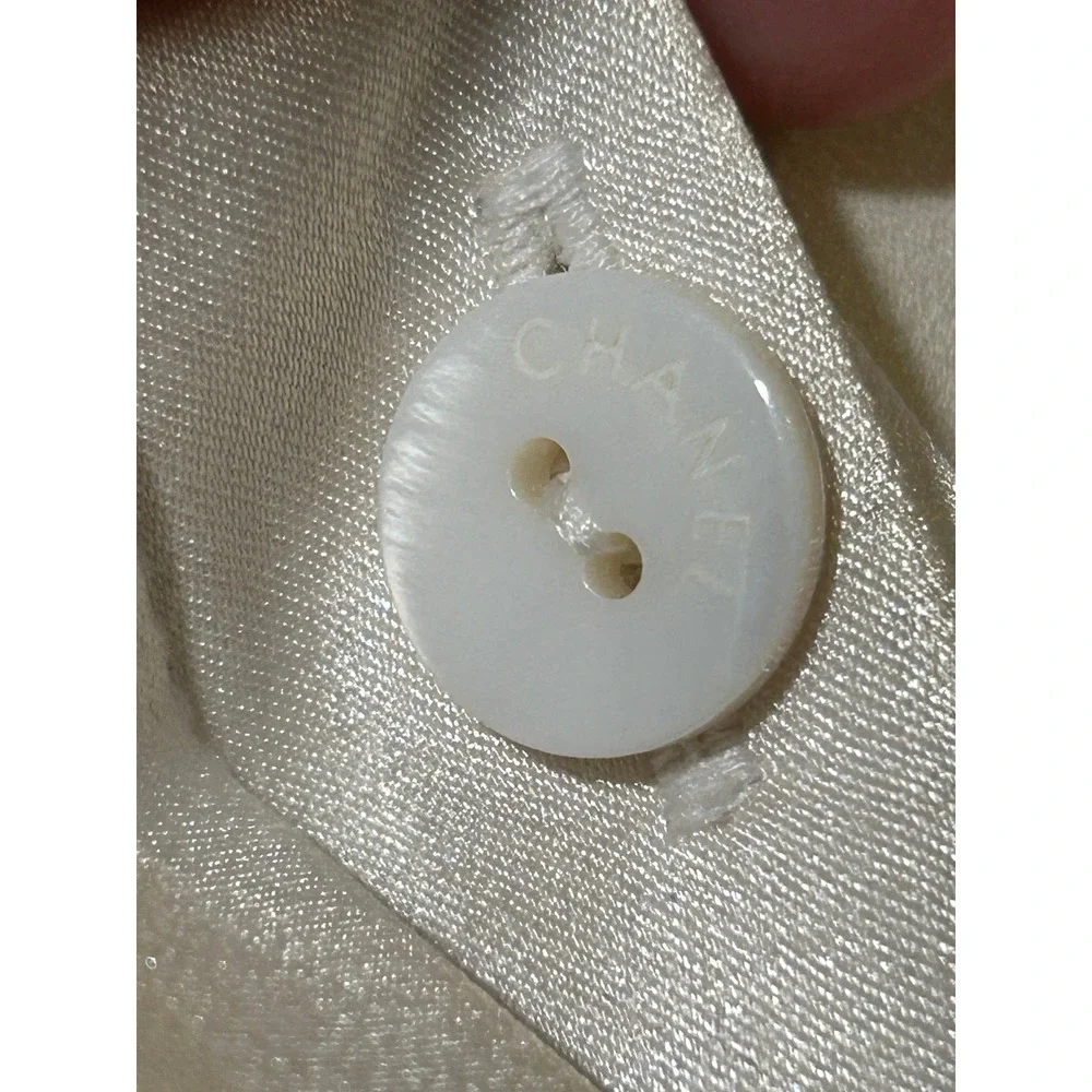CHANEL Cream Sleeveless Button-Front Blouse